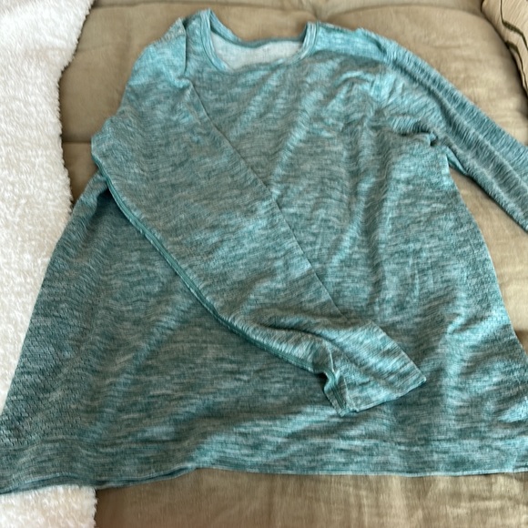Men’s Lululemon long sleeve medium - Picture 2 of 3